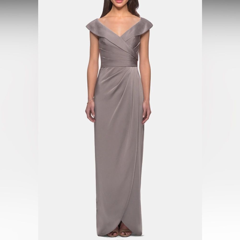 LA FEMME
Ruched Long Jersey Dress